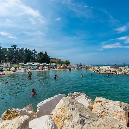 Gostinjska kuća Complex Iris 3*