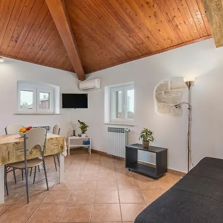 Complex Iris Gostinjska kuća 3*