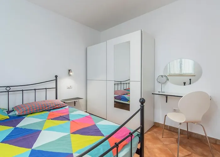 Complex Iris Guest house